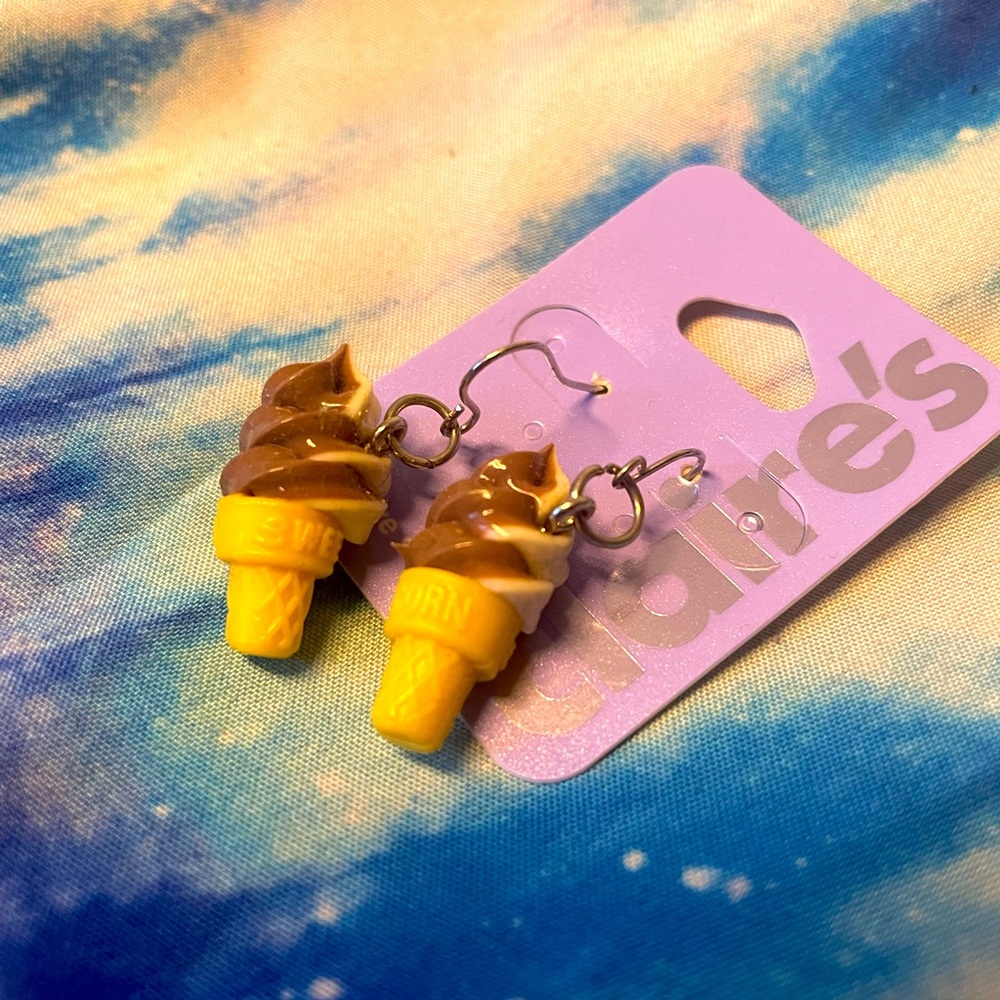 🚨CLAIRE’S earrings